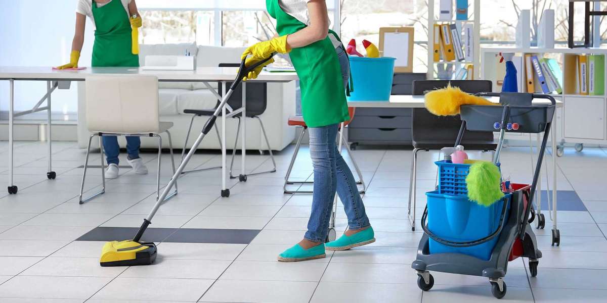 Spotless Spaces: FL Commercial Cleaning Services & Expert Tips